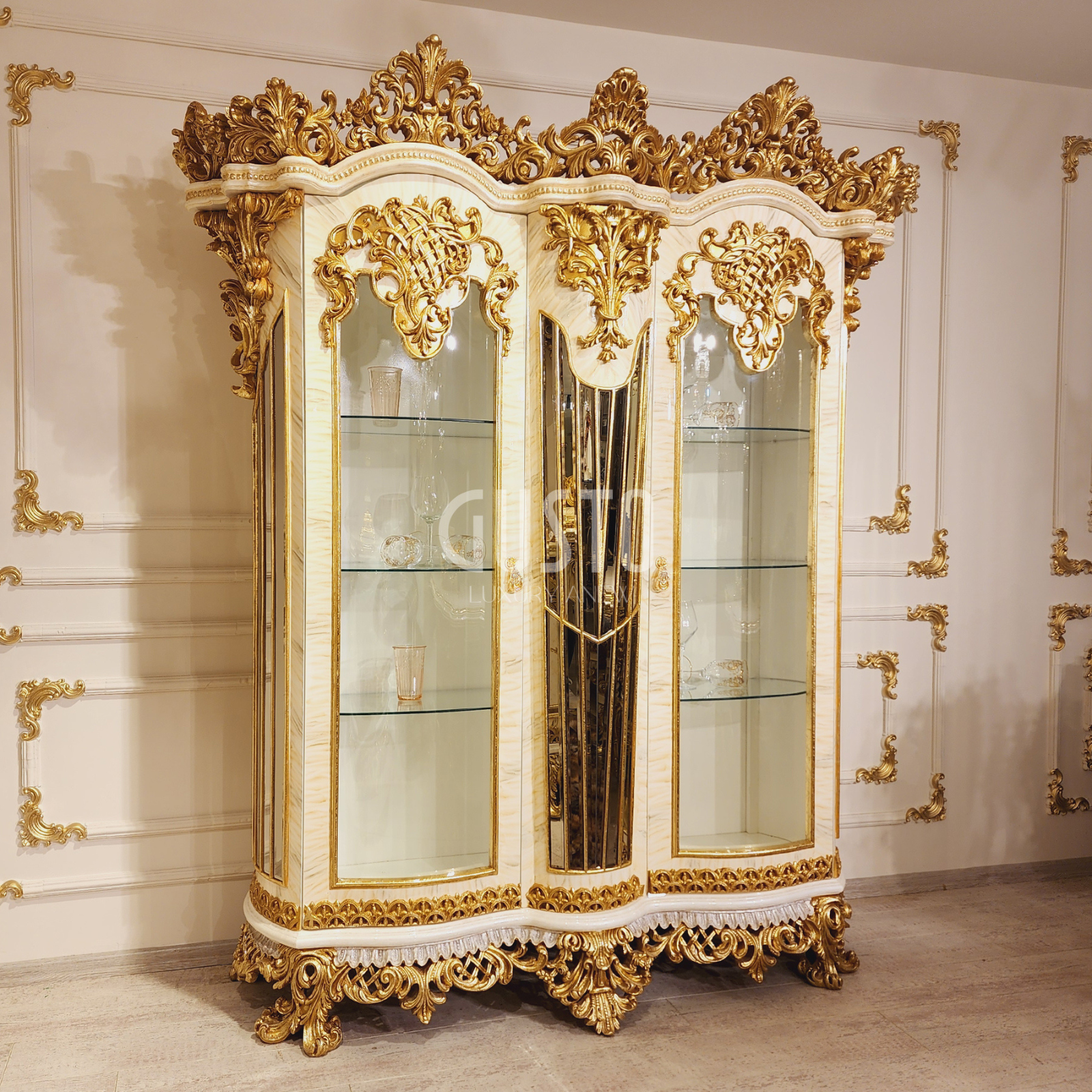 Palazzo Classic Dining Set