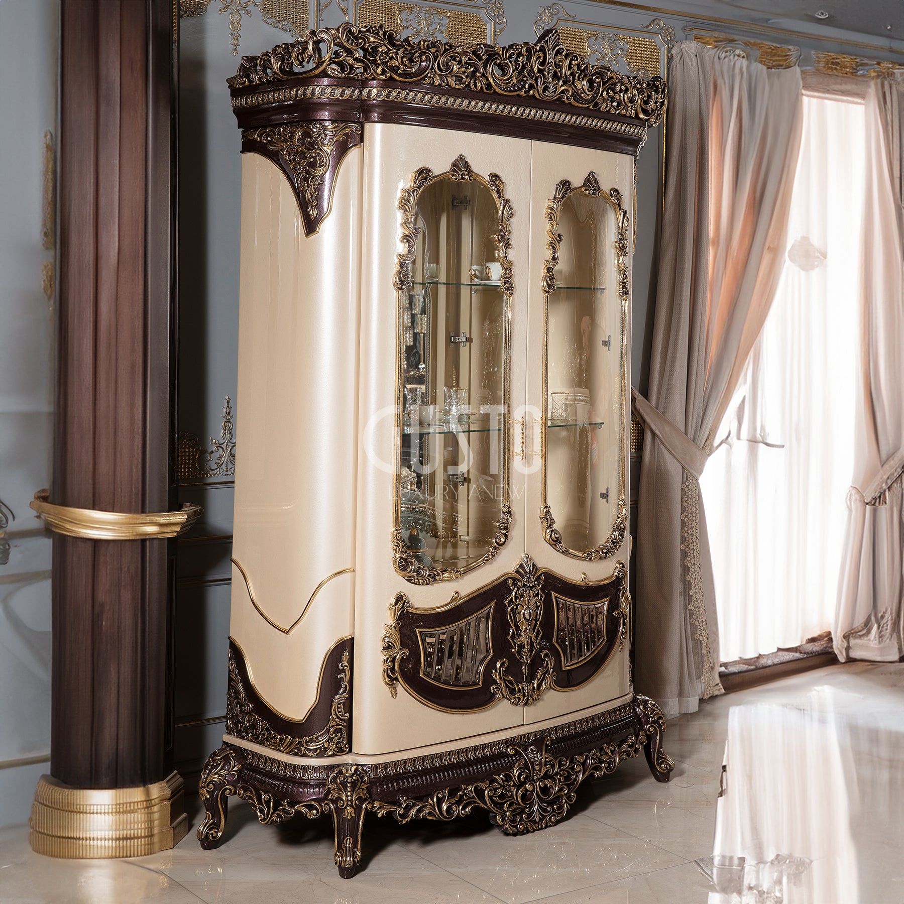 Versailles Royale Showcase – Elegant Display with Timeless Detailing